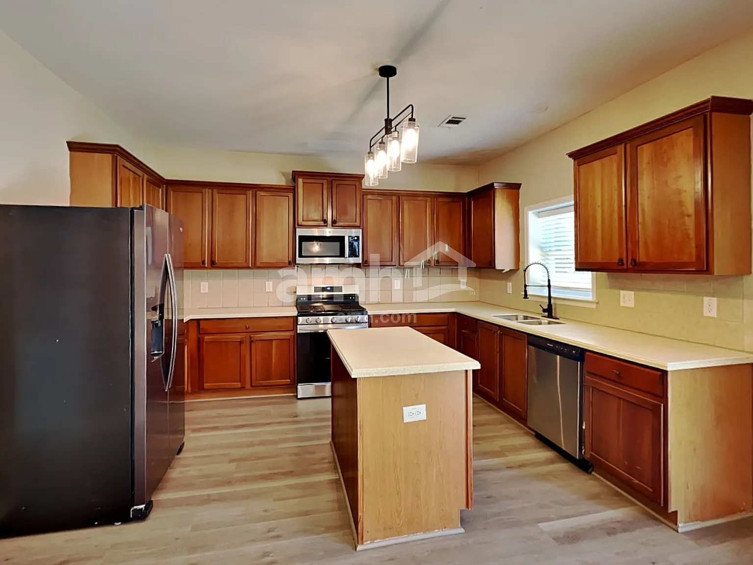 4 bed, 2.5 bath, 2994 sqft, $2,425 — Photo 3