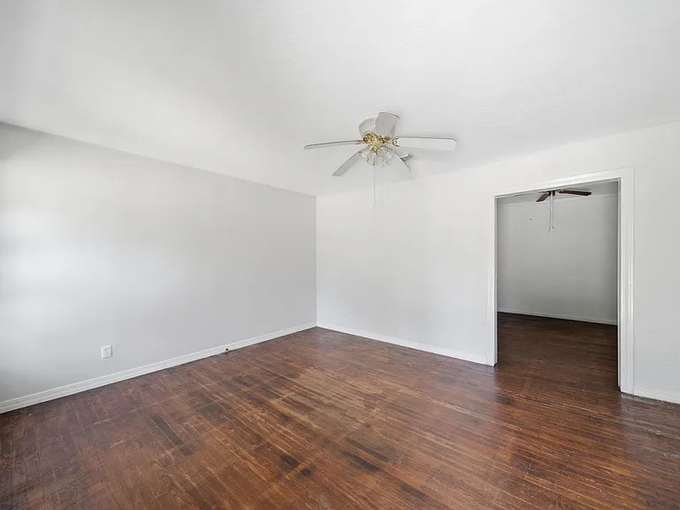 410 Live Oak St — Photo 8