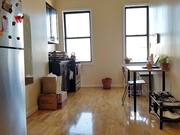 5th image of 289 Jefferson St #3E