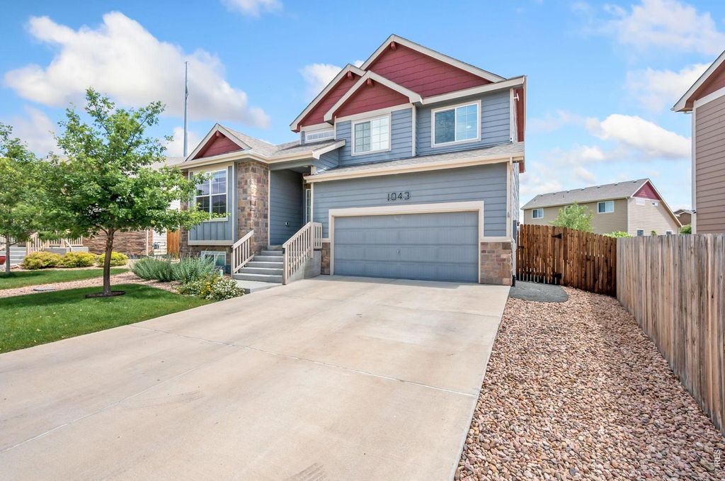 1043 Highline Ct