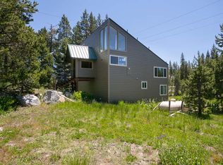 8668 Yuba Dr, Soda Springs, CA 95724