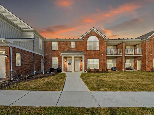 51839 E Pointe Ln Unit 29, New Baltimore, MI 48051
