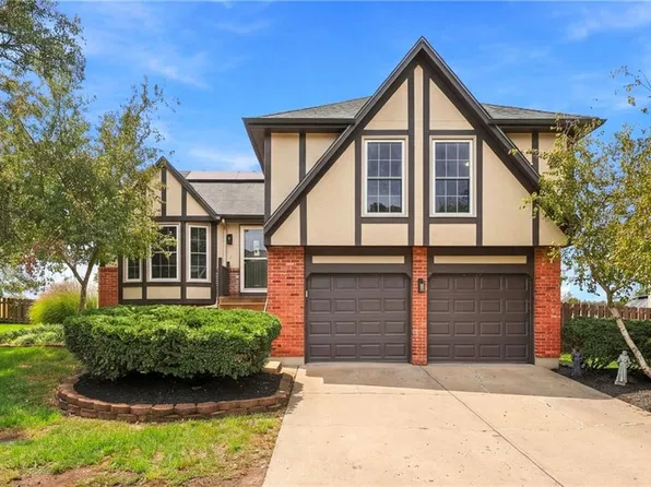 12604 Fountain Lake Dr, Grandview, MO 64030