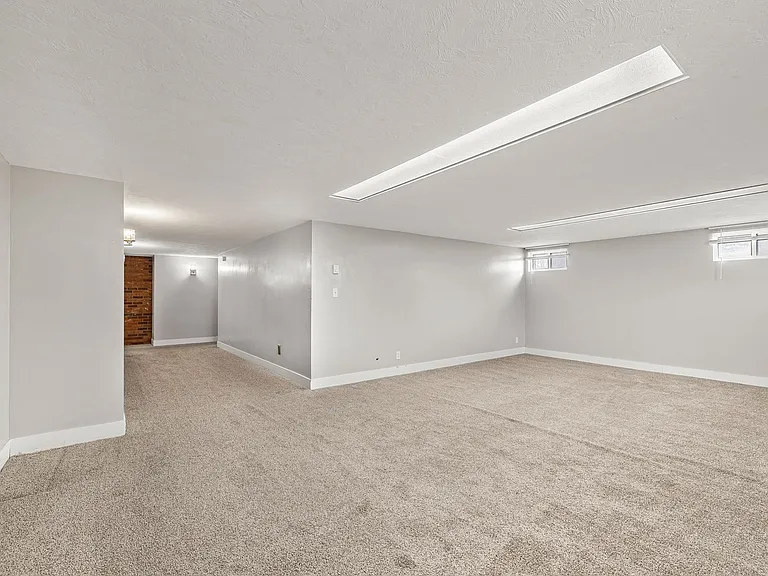 275 Park St — Photo 8