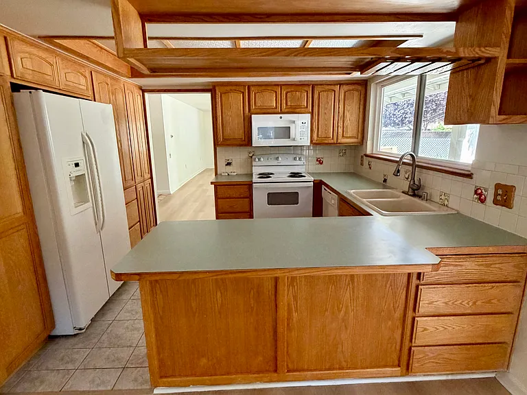 158 Rainier Cir — Photo 5