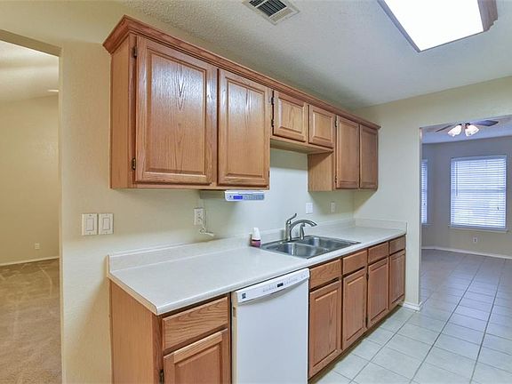 3rd image of 1500 Stratford Dr