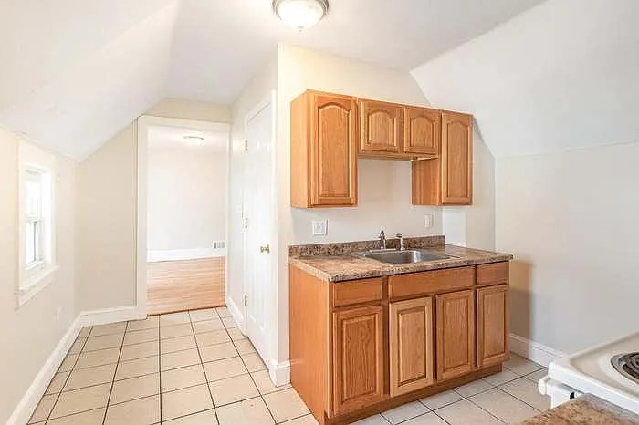 27 Astor St #2 — Photo 4