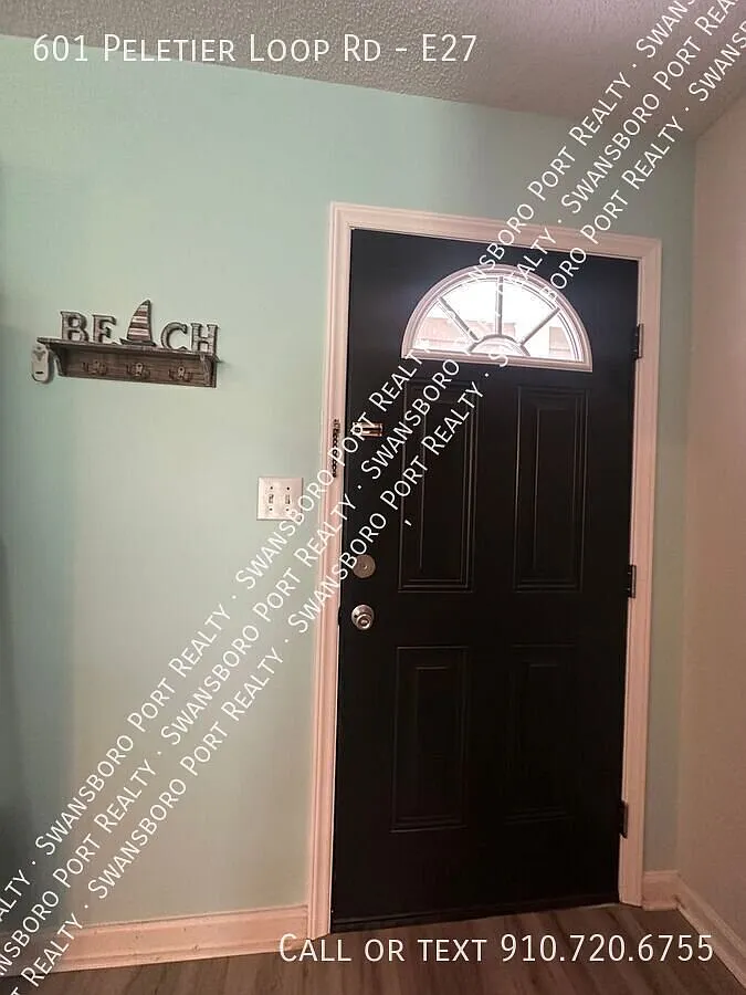 Welcome to our charming townhouse in Pelletier, NC! — Photo 2