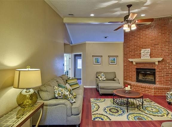 3rd image of 3807 Bayshore Dr