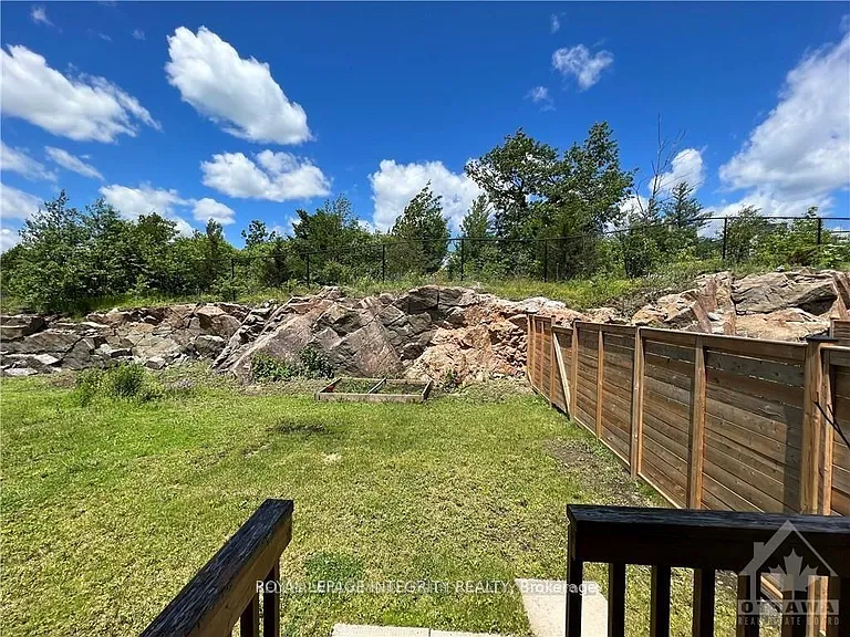 140 Battersea Cres — Photo 26