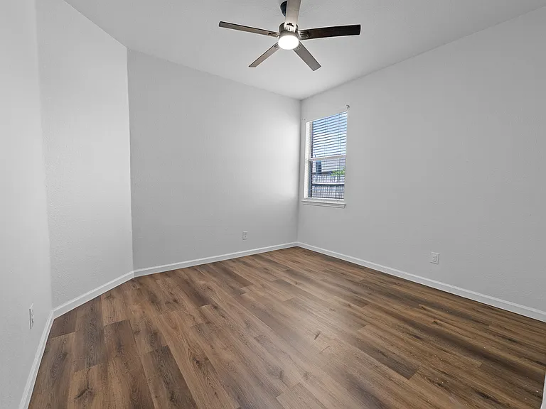 1052 Harriman Dr — Photo 14