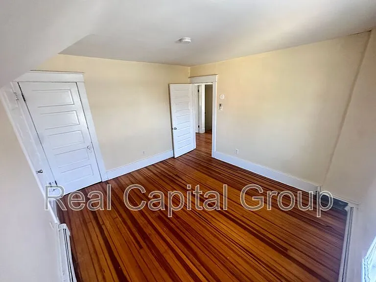 376 Kenwood Ave — Photo 13