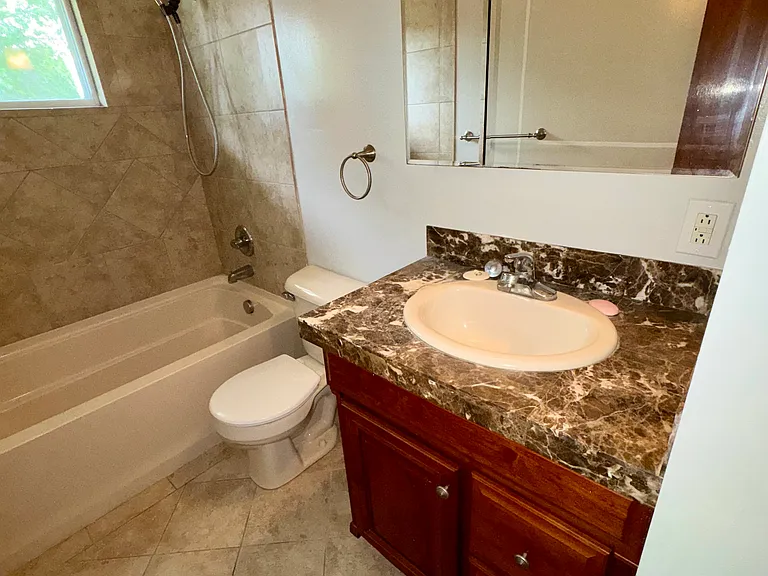 1114 Thorndale Dr — Photo 6