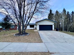 610 S Mountain St, Hinton, AB T7V 1H9