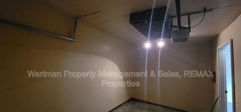 4560 Excalibur Ct — Photo 18