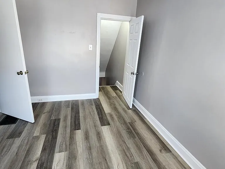 625 George St — Photo 16