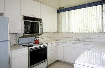 3rd image of 395 Cliff Dr #10