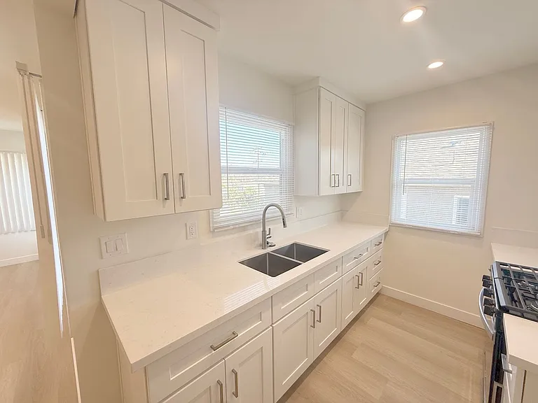 4123-4125 Ocean View Blvd — Photo 22