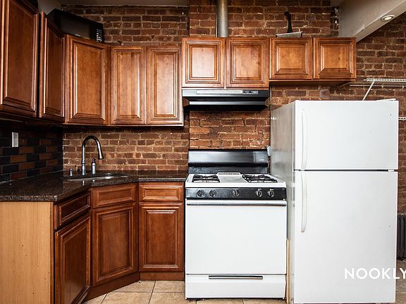 5th image of 62 Wyckoff Ave APT 2L