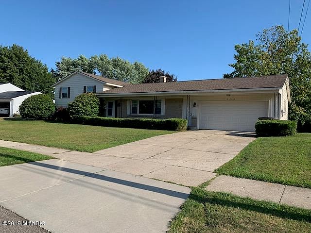 1st image of 2528 Wyandotte Dr NE