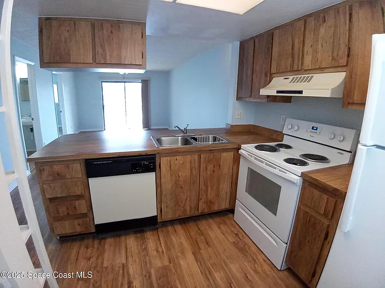 1800 University Ln #106 — Photo 5