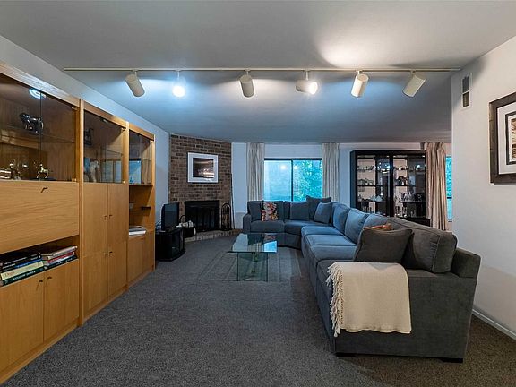 4th image of 5 Windsor Gate Dr