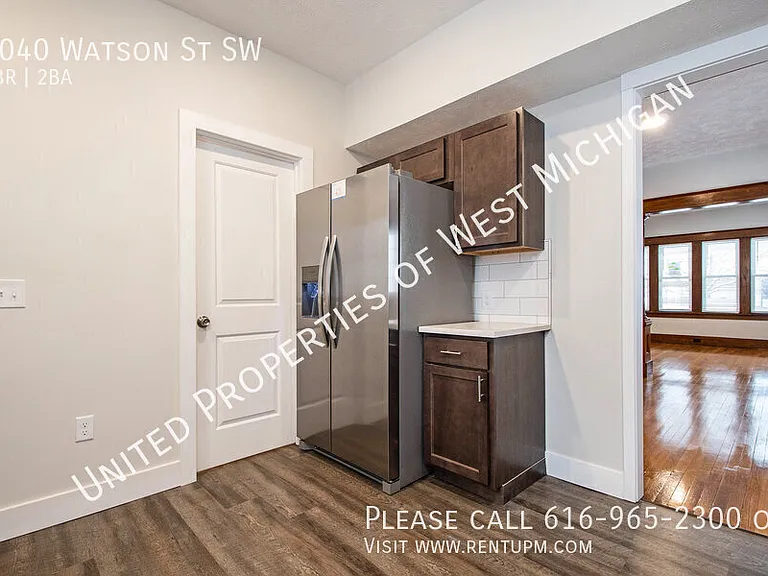 1040 Watson St SW — Photo 3