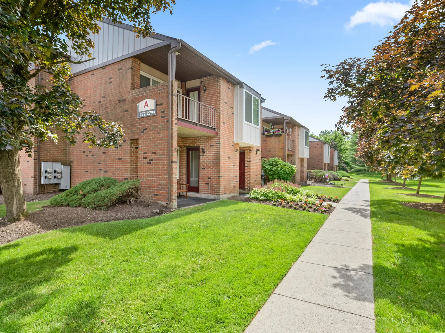 Metropolitan Tareyton Estates — Photo 4
