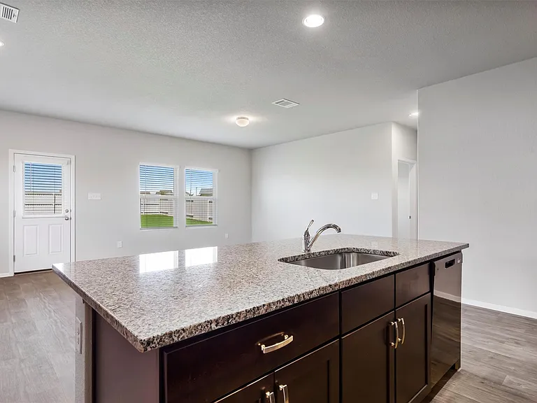 135 Chesterfield Dr — Photo 8