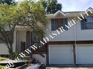 331 SE Greystone Dr, Lees Summit, MO 64063