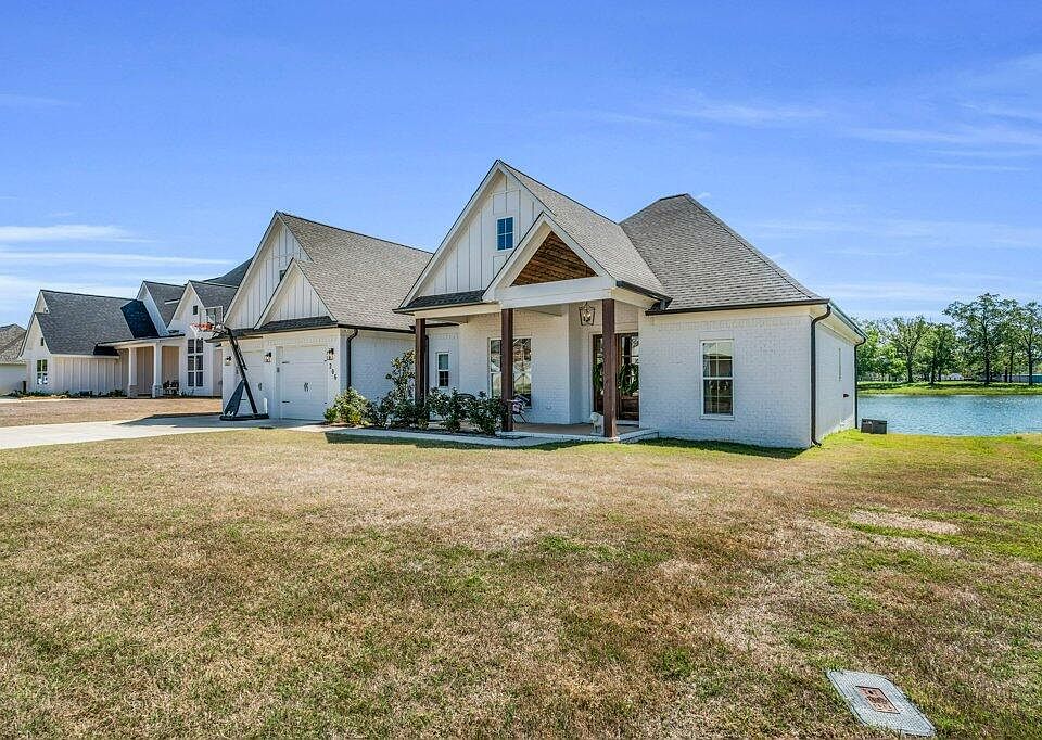 1st image of 206 Ridgeway Dr