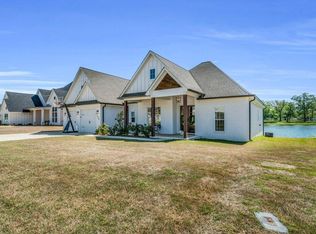 206 Ridgeway Dr, Starkville, MS 39759