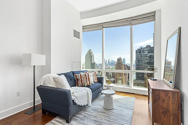 Sold by Compass | media 1