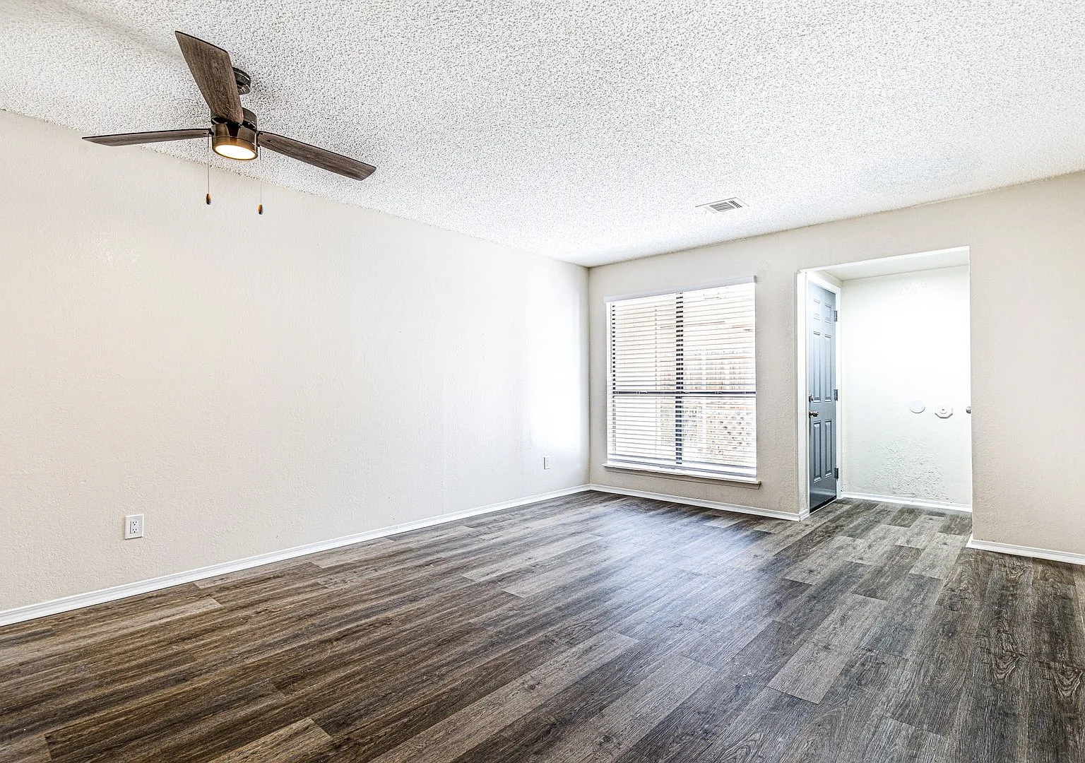 914 NE Tortoise Dr — Photo 4