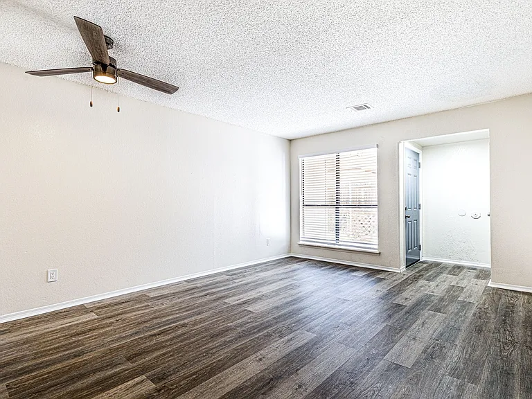 912 NE Tortoise Dr — Photo 7
