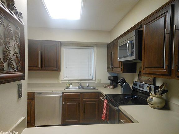 3rd image of 200 Hamilton Oaks Dr