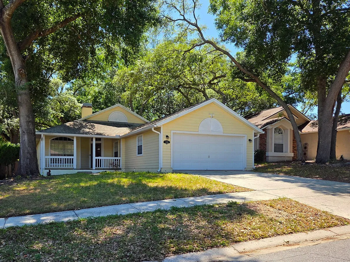 Building Photo - 1008 Royal Oaks Dr
