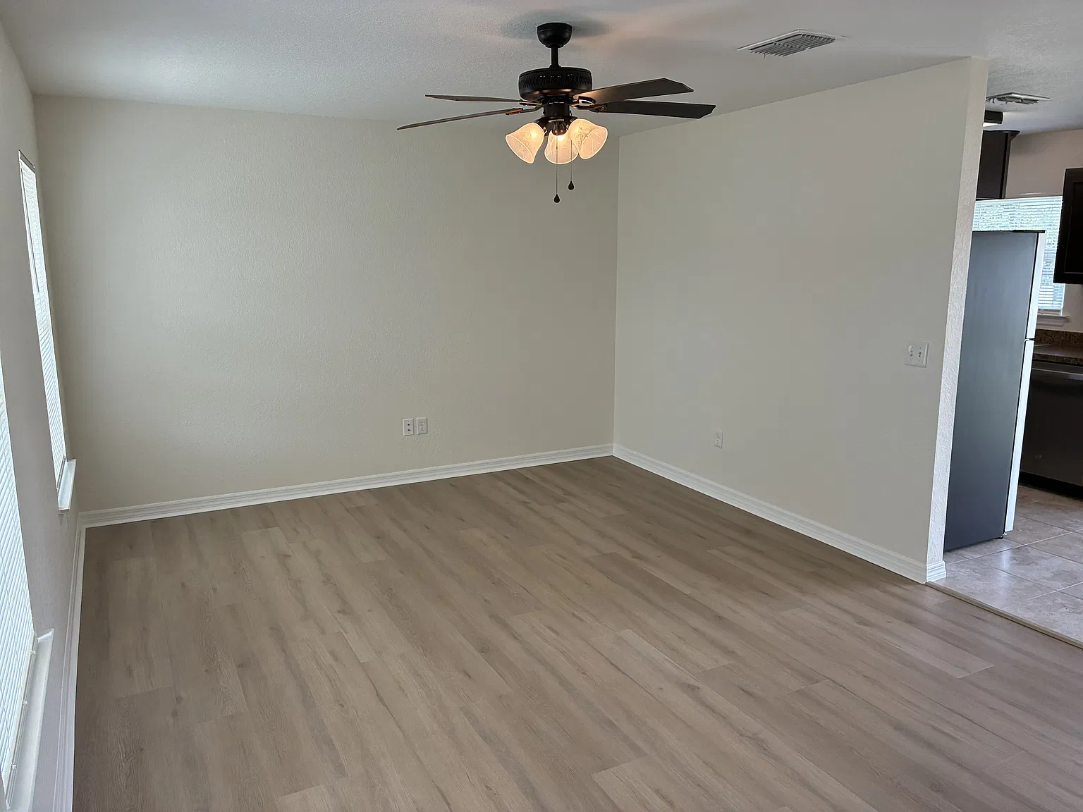 3 bed, 1077 sqft, $1,500 — Photo 3