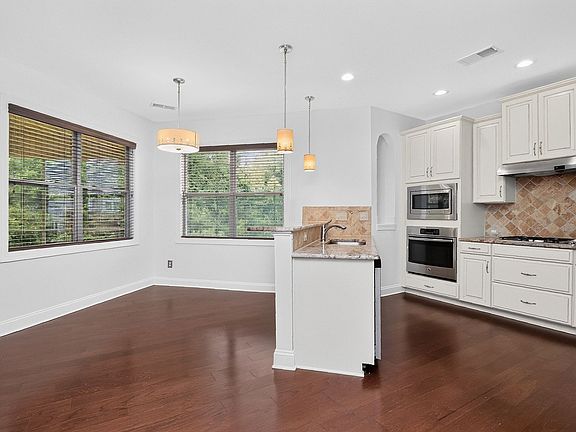 4th image of 549 Daventry Ct