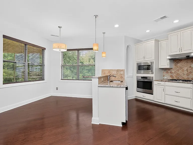 549 Daventry Ct — Photo 4