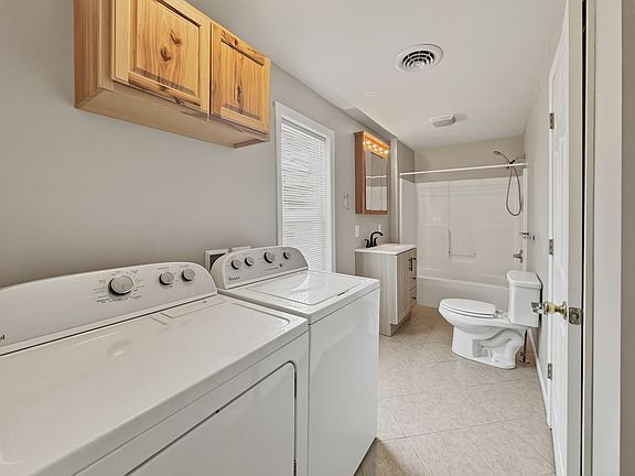 4th image of 520 Shaw St