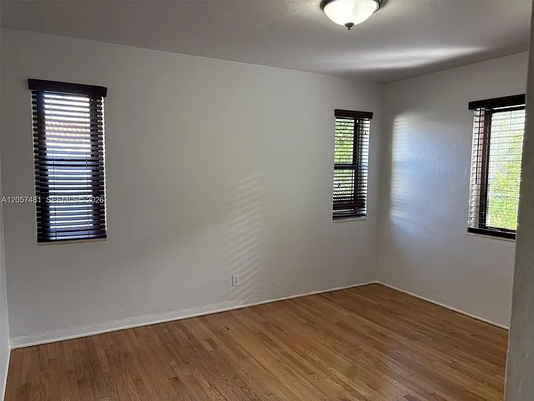1263 SW 18th St — Photo 7