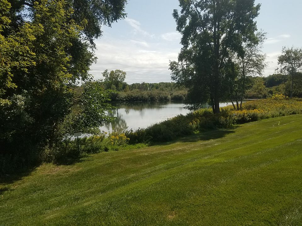2nd image of 973 Sloane Ct #1