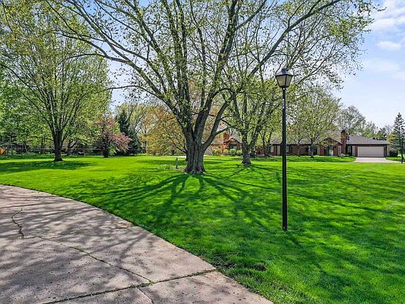 5th image of 2175 Emily Dr