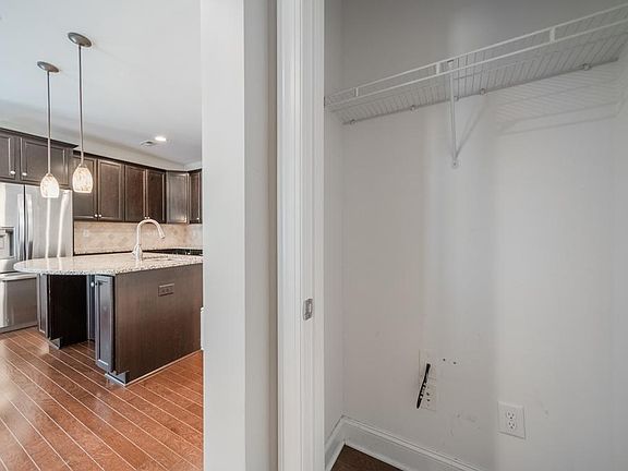 3rd image of 1105 Saratoga Blvd
