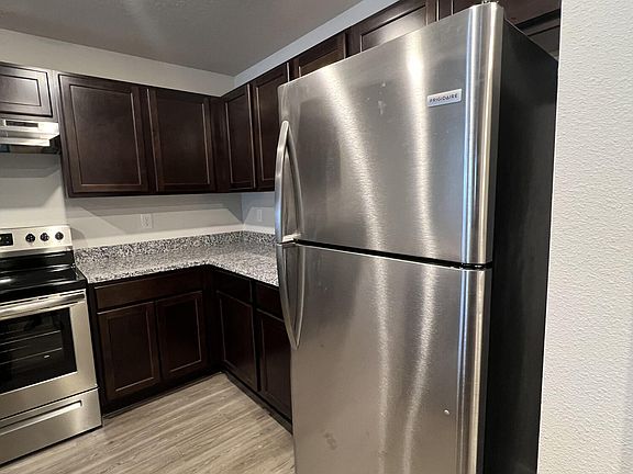 4th image of 2 UNIONDALE Place
