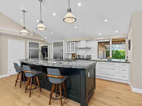 4th image of 1072 Delbrook Drive