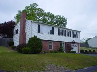 34 Carriage Rd, Cranston, RI 02920