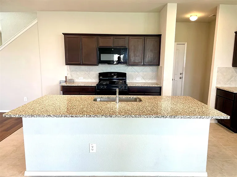 6701 Wolf Pack Dr — Photo 15
