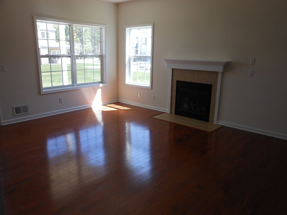 2nd image of 3 Renaissance Ln